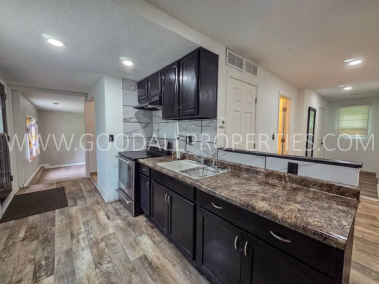 5000 SW 8th St — Photo 5