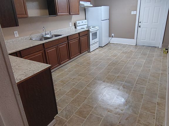 2nd image of 303 E Kenedy Ave
