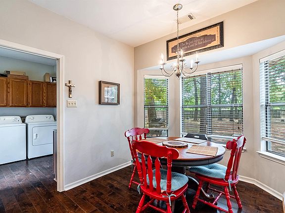 3rd image of 24 Victoria Cir