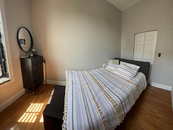 4th image of 1854 S Ashland Ave Unit 3R