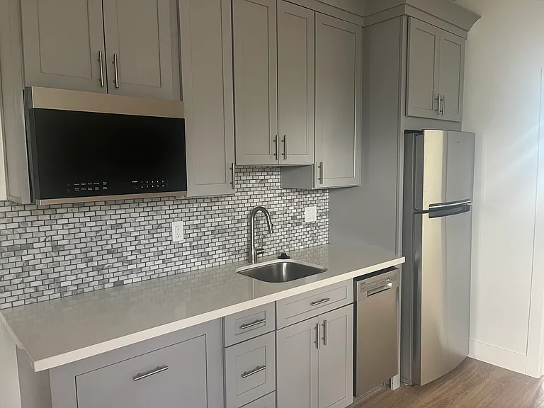 915 Bell St #B — Photo 1