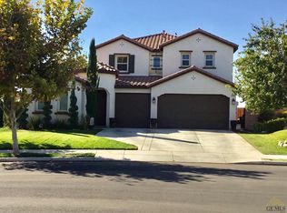 9707 Andalusia Ln, Bakersfield, CA 93306