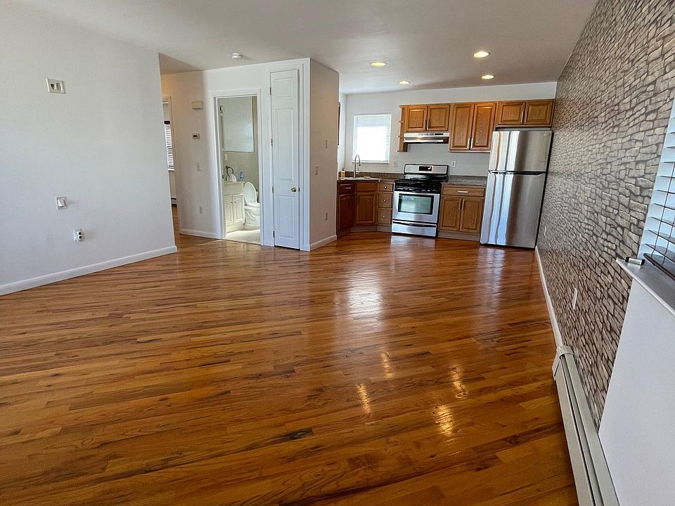 1st image of 61 Canton Ct #1