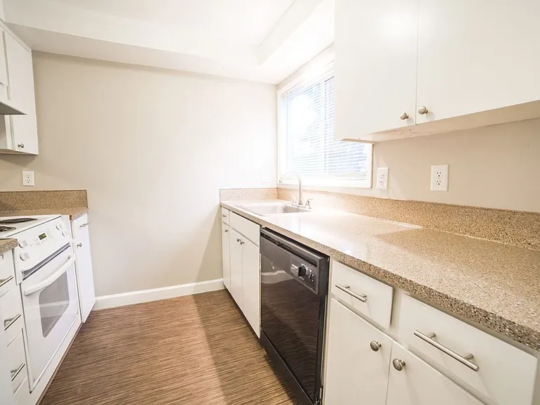 11900 SW Allen Blvd — Photo 4