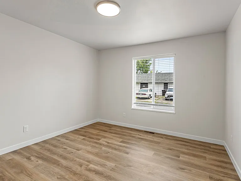 1302 S 14th Ave — Photo 23