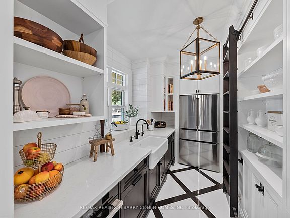 3rd image of 15466 The Gore Rd