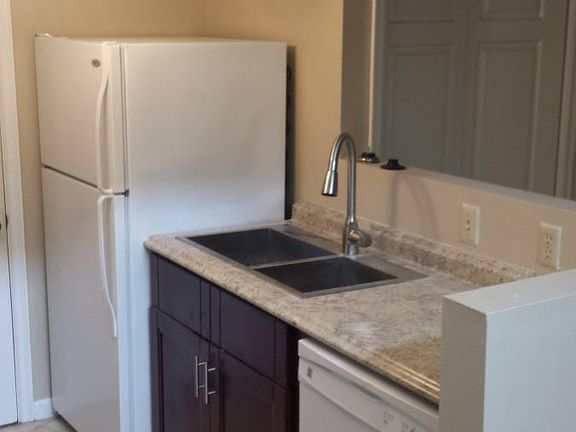 4th image of 2338 S Grand Blvd