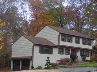 92 Old Hollow Rd, Trumbull, CT 06611