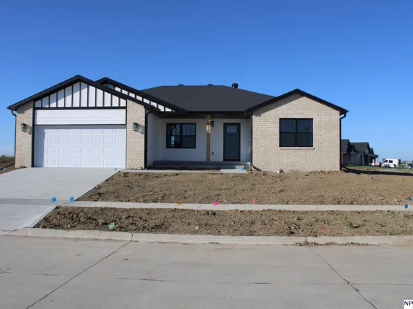8701 Honeybee Ln, Lincoln, NE 68526