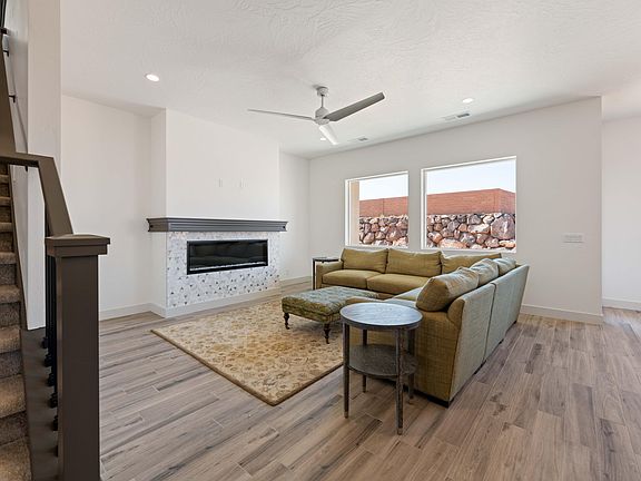 5th image of 988 E Black Oak Dr