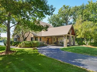 27920 W River Trl, Barrington, IL 60010