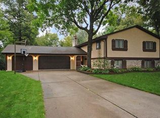 7268 Sunnyslope Dr N, Maple Grove, MN 55311