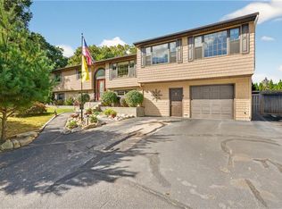 5 Hancock Dr, Coventry, RI 02816