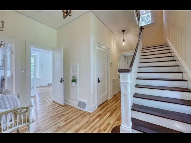 2901 Summerville Rd — Photo 5