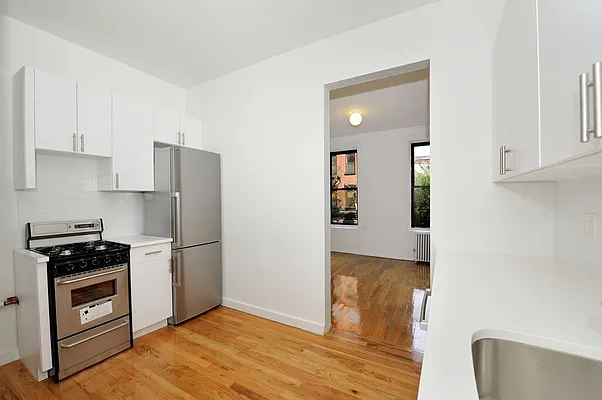 Rented by Aether Property Group | media 8