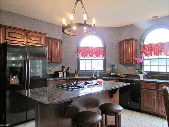 4th image of 7631 Pleasant Run Dr