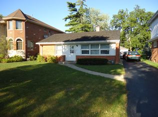 8297 N Wisner St, Niles, IL 60714