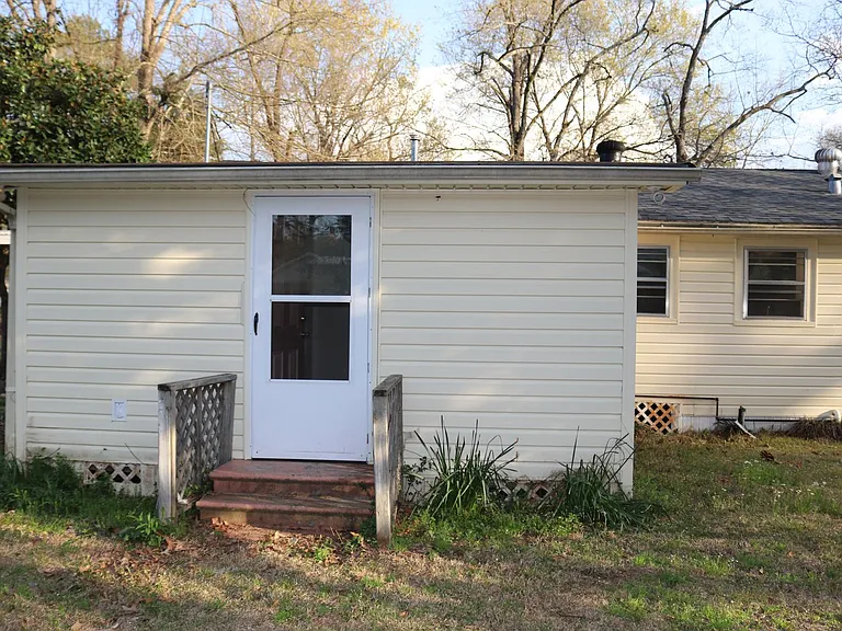 308 W Warriner Ave — Photo 8