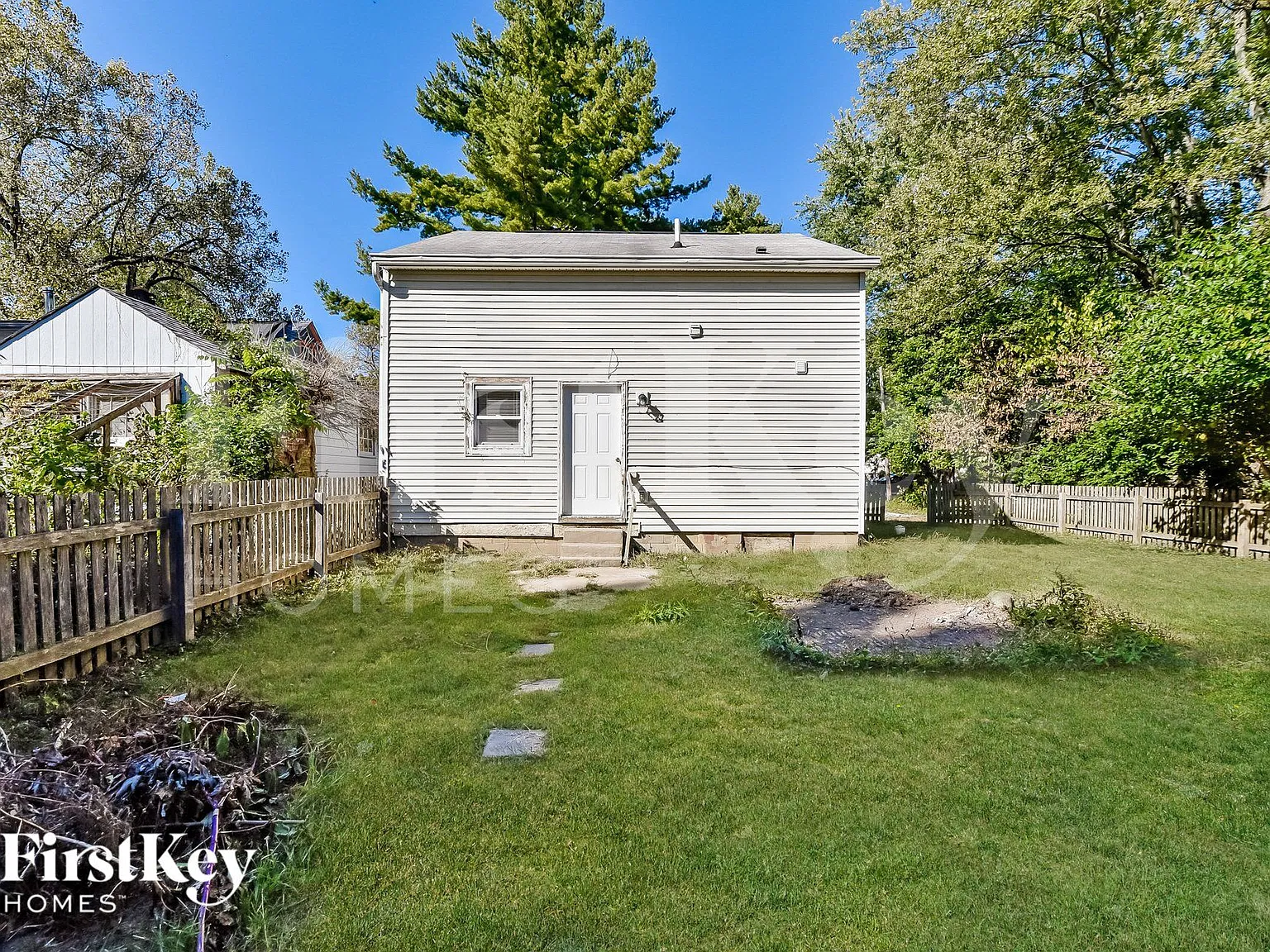 3 bed, 2.0 bath, 1344 sqft, $1,795 — Photo 1