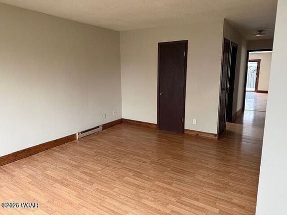 4th image of 619 E North St