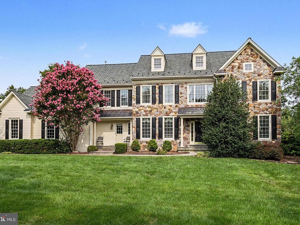 1st image of 125 Muirfield Ln