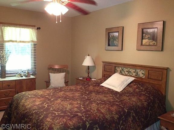 5th image of 4181 N Elm Ave