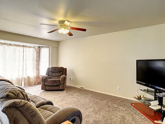 3rd image of 2381 Whitlock Pl