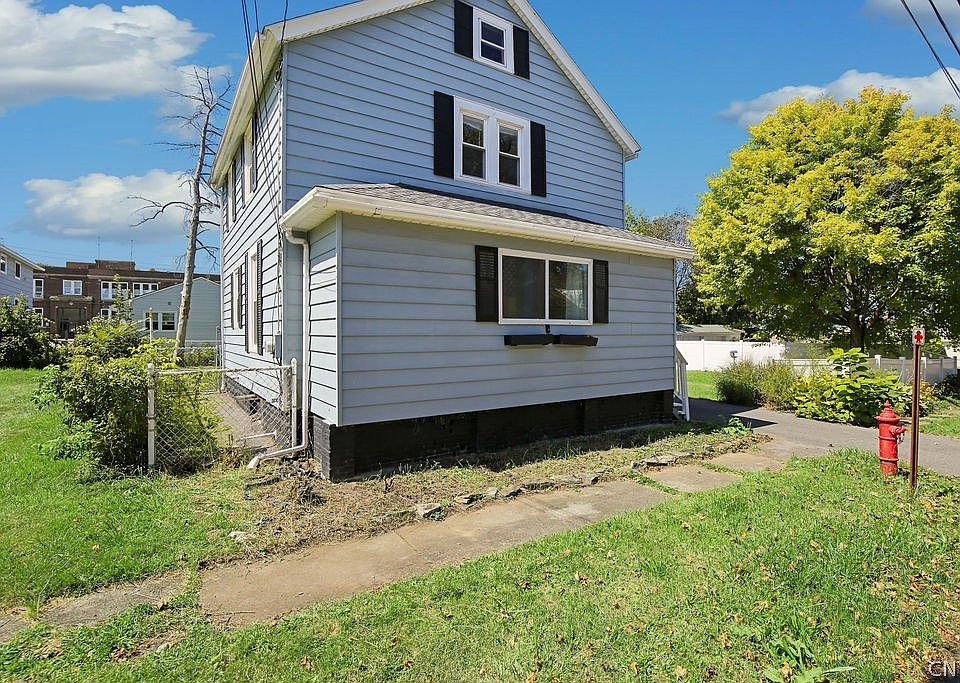 1st image of 225 Hazelhurst Ave