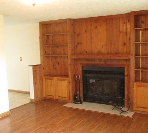 3rd image of 325 Amesbury Dr