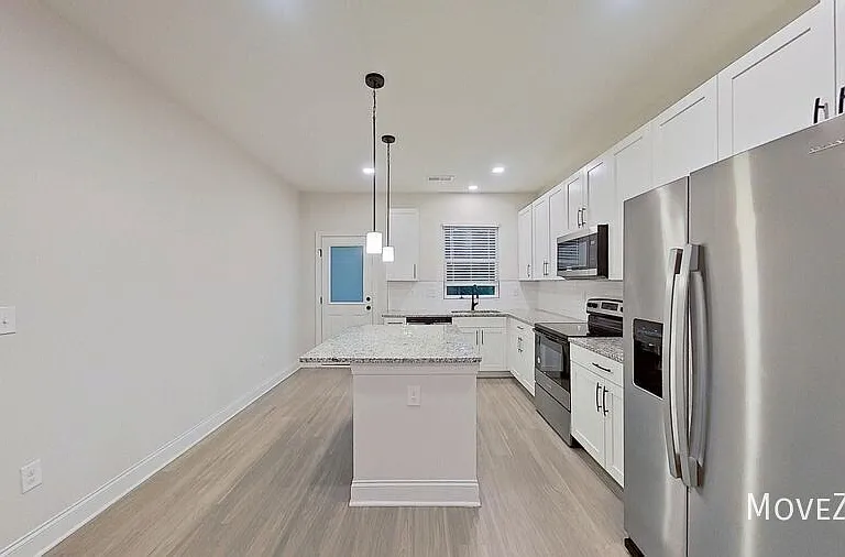 324 Houston St — Photo 16
