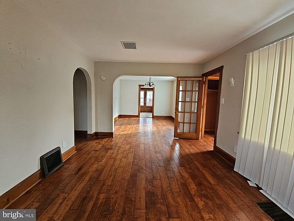 3rd image of 20 E Pittsfield St