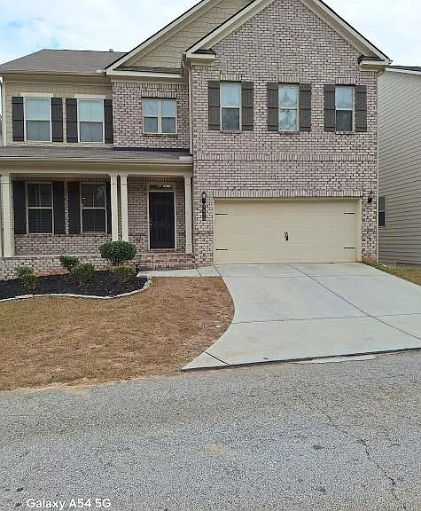 2034 Britt Dr — Photo 2