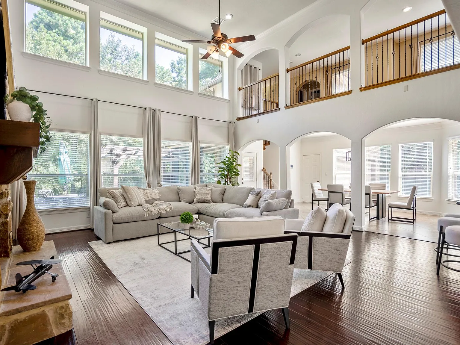 5 bed, 5.0 bath, 5531 sqft, $6,500 — Photo 4