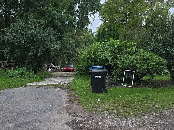 5th image of 640 S Walker St