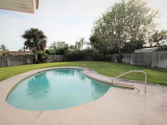 5th image of 224 Shore Ln