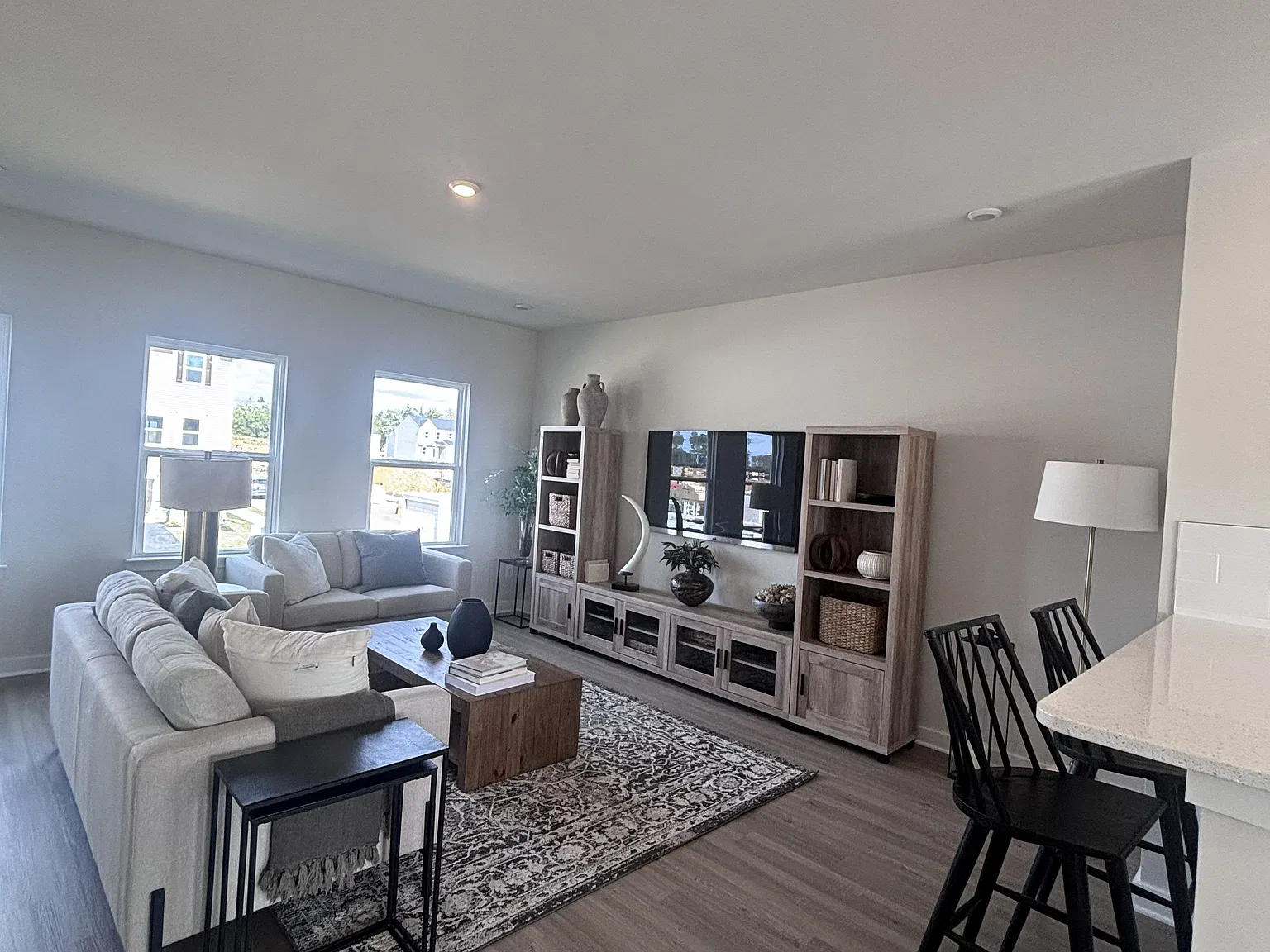 4 bed, 3.5 bath, 2000 sqft, $2,295 — Photo 2