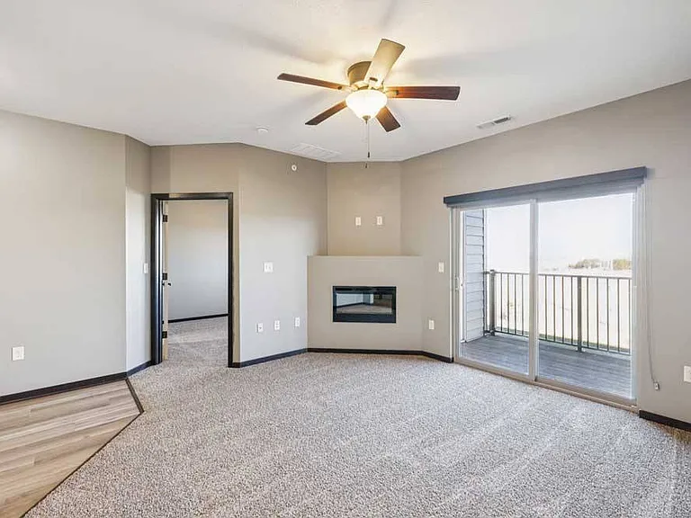 The Flats at 84 — Photo 115