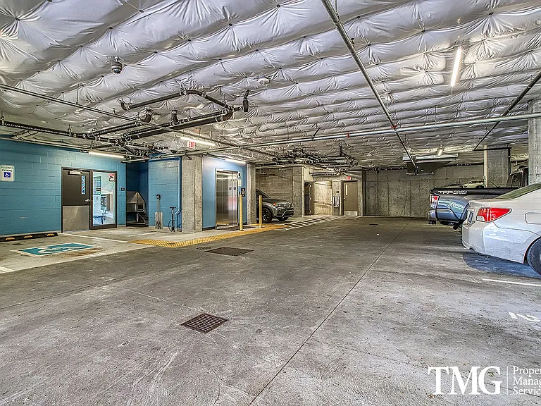 Corbett Heights Apartment Homes — Photo 8