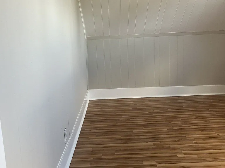 931 Laurier St — Photo 9