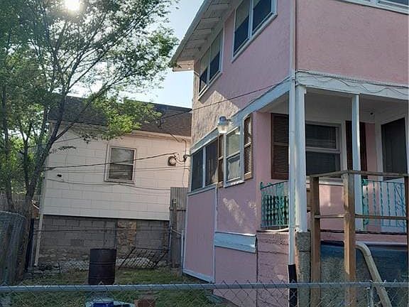 4th image of 3621 Thompson Ave