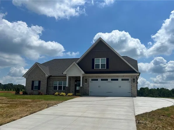 178 Sandpiper Dr, Lexington, NC 27295