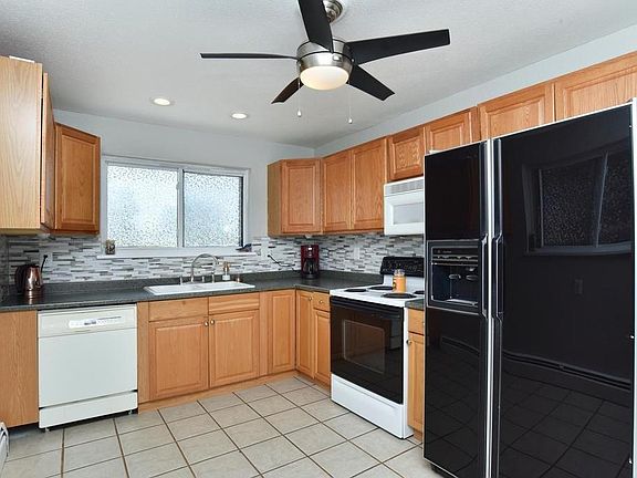 2nd image of 1020 Newton St #1