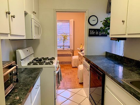 4th image of 3850 Hudson Manor Ter APT 3FE