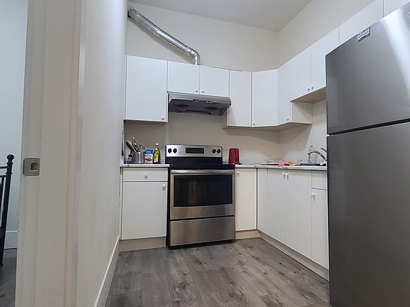 3rd image of 16777 16a Ave