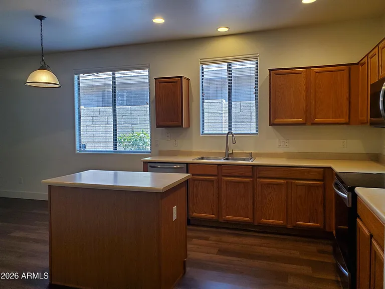 2430 E Darrel Rd — Photo 12