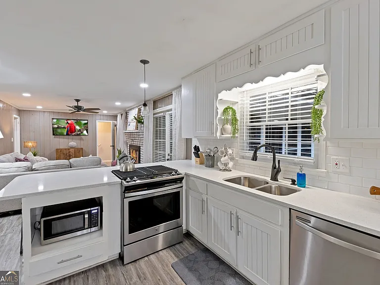 2984 Blackberry Ln — Photo 5