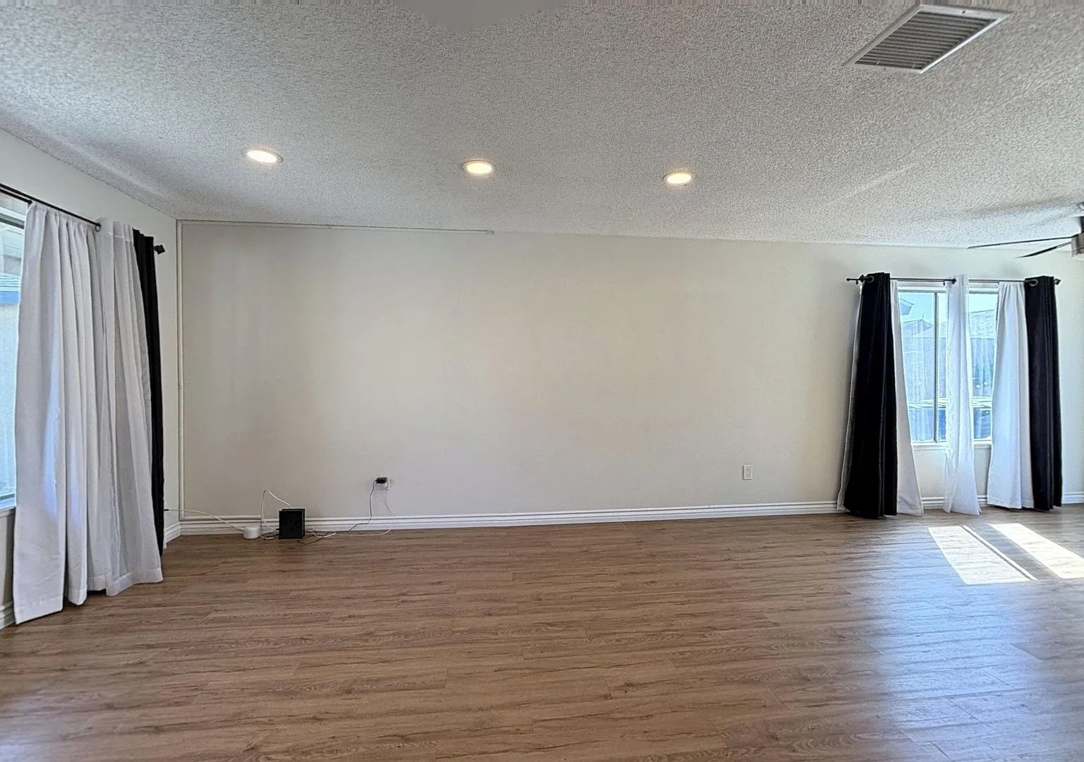Price Reduction 7920 Temecula Pl. 3 Bed, 1.5 Bath Single Story Home In Riverside Available Now! — Photo 3