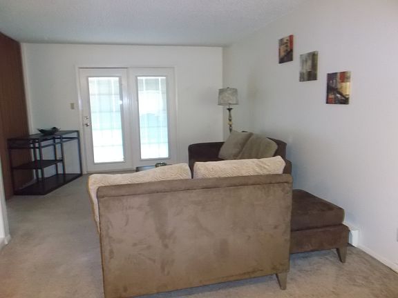 3rd image of 218 NW 44th St APT J