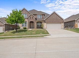 1929 Brahorn Ln, Fort Worth, TX 76131