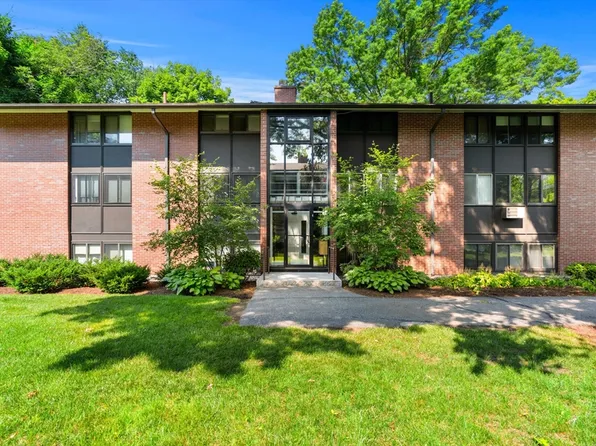 4 Longwood Dr #U-5-409, Andover, MA 01810